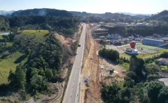 a-obra-de-r$-18-milhoes-na-br-282-que-esta-ofuscando-o-‘morangao’-da-grande-florianopolis