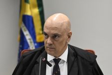 moraes-escolheu-alvos-e-pediu-investigacoes-contra-aliados-de-bolsonaro-fora-do-rito-regular,-diz-jornal