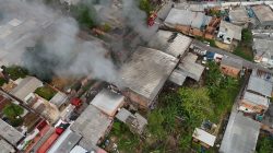 fabrica-que-pegou-fogo-em-manaus-corre-risco-de-desabamento,-afirma-corpo-de-bombeiros