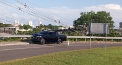 carro-colide-contra-poste-em-via-que-da-acesso-ao-aeroporto-internacional-de-macapa