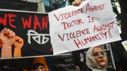 a-onda-de-protestos-na-india-apos-medica-ser-estuprada-e-morta-em-hospital