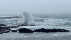 ameaca-de-tufao-na-regiao-de-toquio-cancela-centenas-de-trens-e-voos-no-japao