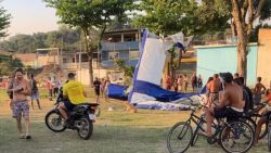 aviao-cai-sobre-campo-de-futebol-na-baixada-fluminense;-veja-video