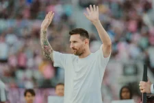 messi-realiza-sonho-de-criancas-na-argentina