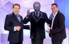 fa-que-esculpiu-silvio-santos-e-o-presenteou-lamenta-morte-do-apresentador:-‘marcou-a-historia-como-pele’