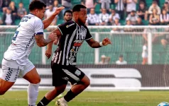 figueirense-toma-gol-nos-acrescimos-e-ve-a-classificacao-ir-embora-na-serie-c