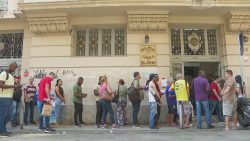 lojistas-ficam-ate-7-horas-na-fila-para-impedir-contribuicao-sindical;-desconto-chega-a-r$-600-no-ano