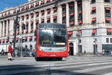 saiba-por-que-os-onibus-da-cidade-de-sp-tem-cores-diferentes