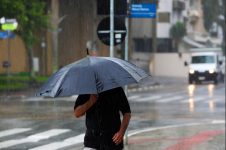 ciclone-deve-trazer-chuva-e-ventos-de-ate-90-km/h-para-o-sul-nesta-quinta;-frente-fria-avanca-para-o-sudeste-no-fim-de-semana