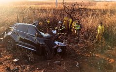 mortos-em-acidente-entre-carros-e-caminhao-eram-tio-e-sobrinho-de-8-anos,-diz-policia