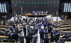 congresso-promulga-pec-que-perdoa-partidos-e-reduz-recursos-para-candidatos-negros