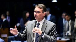 juiz-corrobora-tese-de-flavio-bolsonaro-ao-apontar-‘grupo-criminoso’-na-receita