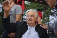 medica-diz-ter-‘fortes-conviccoes’-de-que-cancer-de-jose-mujica-foi-curado,-mas-saude-e-‘fragil’