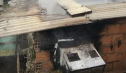 incendio-destroi-casa-em-canasvieiras,-no-norte-de-florianopolis