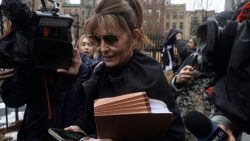 sarah-palin-obtem-direito-a-novo-julgamento-em-caso-de-difamacao-contra-new-york-times