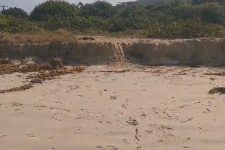 avanco-do-nivel-do-mar-cria-barranco-em-acesso-a-praia-do-litoral-de-sp;-video