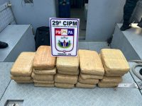 operacao-aguas-seguras:-policia-militar-apreende-mais-de-20-kg-de-drogas-em-embarcacao-em-obidos