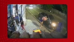 mulher-com-crianca-no-colo-e-atropelada-por-entregador-na-zona-oeste-de-manaus;-video