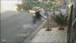 mulher-registra-bo-por-importunacao-sexual-apos-ter-bumbum-apalpado-por-motociclista