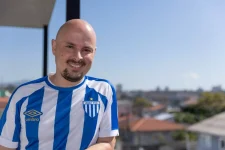 ‘nova-vida’:-no-dia-do-aniversario-do-avai,-torcedor-recebe-transplante-de-rim