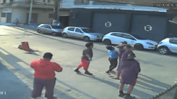 mulher-leva-cotovelada-e-trinca-maxilar-ao-tentar-proteger-filho-de-agressao-durante-discussao-por-estacionamento;-video