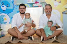 de-titios-a-papais:-casal-homoafetivo-celebra-o-1o-dia-dos-pais-apos-a-chegada-de-ravi-e-vitoria