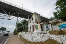 estaleiro-arataca-comeca-a-ser-demolido-e-afeta-transito-na-entrada-de-florianopolis