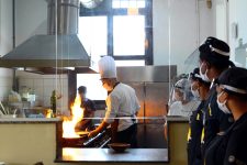 bares-e-restaurantes-da-baixada-santista-registram-aumento-nas-contratacoes-em-julho