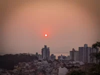 ceu-vai-ficar-vermelho!-fumaca-das-queimadas-na-amazonia-volta-para-sc-nesta-terca