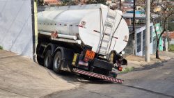 caminhao-perde-o-freio-e-invade-casa-em-avenida-da-pauliceia-em-piracicaba