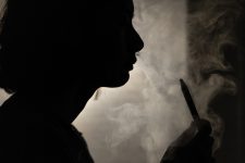 depressao,-solidao-e-estresse-favorecem-o-uso-de-vape-entre-adolescentes,-mostram-estudos