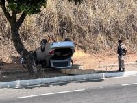 motorista-passa-mal-e-capota-carro-no-‘morro-da-usipa’-em-ipatinga