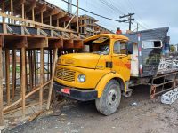 caminhao-bate-em-obra-de-passarela-na-br-232-e-deixa-tres-pessoas-feridas;-video