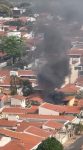 video:-incendio-atinge-casa-e-fumaca-preta-chama-atencao-de-moradores-do-taquaral,-em-campinas