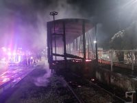 ultimo-resquicio-de-estacao-ferroviaria-centenaria,-vagao-de-trem-historico-e-destruido-em-incendio-em-fortaleza