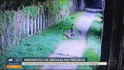 arremesso-de-drogas:-homem-atira-pacotes-por-cima-de-muro-de-presidio,-e-flagrado-e-consegue-fugir;-video