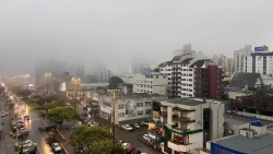 raios,-rajadas-de-vento-e-granizo:-defesa-civil-emite-alerta-de-temporais-para-sc