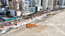 calcadao-de-balneario-camboriu-reduz-faixa-de-areia-da-praia-central-em-15-metros-no-1o-trecho-da-megaobra;-video