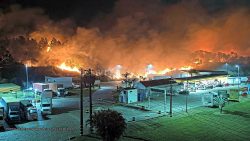 incendio-atinge-area-de-mata-proxima-a-posto-de-combustiveis-e-casas-na-castello-branco-em-aracariguama