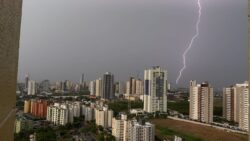 mt-tem-alerta-para-chuvas-intensas,-ventos-de-ate-100-km/h-e-risco-de-alagamentos;-veja-previsao